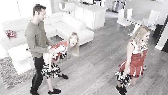 Парень кончил на лица двум блондинкам в жмж сексе